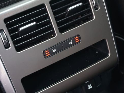 Used 2018 Land Rover Range Rover Sport SE image 17