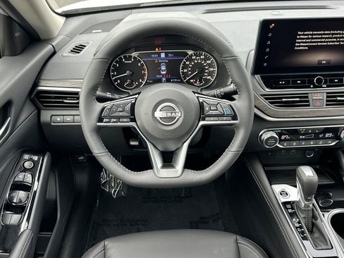 New 2025 Nissan Altima 2.5 SL AWD/4WD image 17