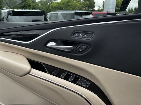 Used 2024 Cadillac Escalade Premium Luxury AWD/4WD image 31