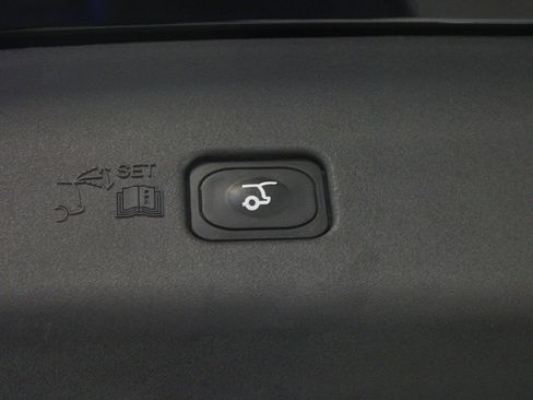 Used 2024 Lincoln Nautilus Reserve w/ Equipment Group 202A image 15