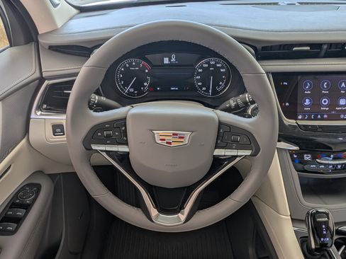 Used 2025 Cadillac XT6 Premium Luxury image 23