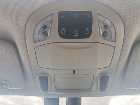 Used 2022 Chrysler Pacifica Limited AWD/4WD image 19