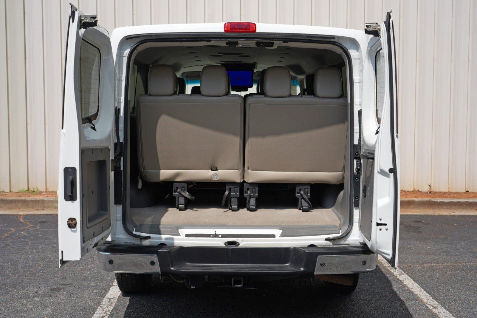 Used 2018 Nissan NV 3500 SL RWD image 9