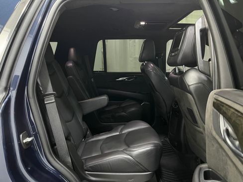 Used 2018 Cadillac Escalade Platinum AWD/4WD image 34