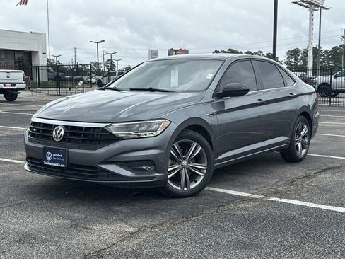 Used 2020 Volkswagen Jetta R-Line FWD image 1
