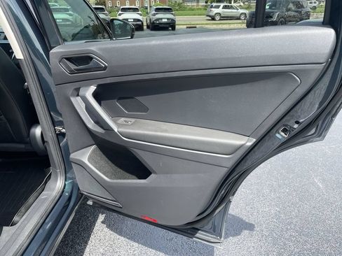 Used 2018 Volkswagen Tiguan SE w/ Panoramic Sunroof Package AWD/4WD image 23