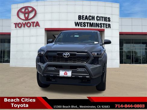 Used 2025 Toyota Tacoma TRD Off-Road image 5