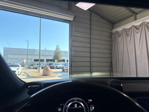 Used 2020 Lexus LS 500h w/ Luxury Package RWD image 22