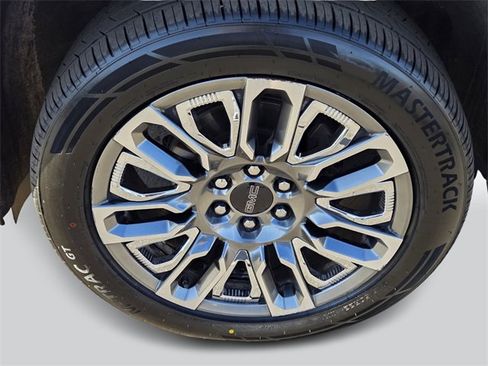 Used 2023 GMC Yukon XL Denali Ultimate image 8