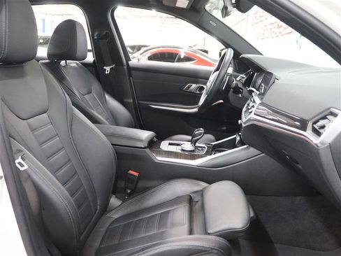 Used 2019 BMW 330i xDrive Sedan w/ Premium Package image 15