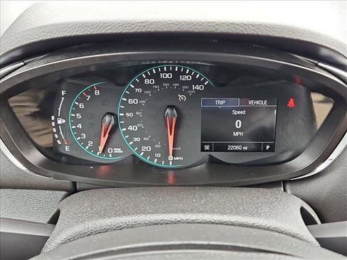 Used 2020 Chevrolet Trax LT w/ LT Convenience Package FWD image 11