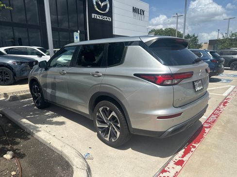 Used 2022 Mitsubishi Outlander ES FWD image 12
