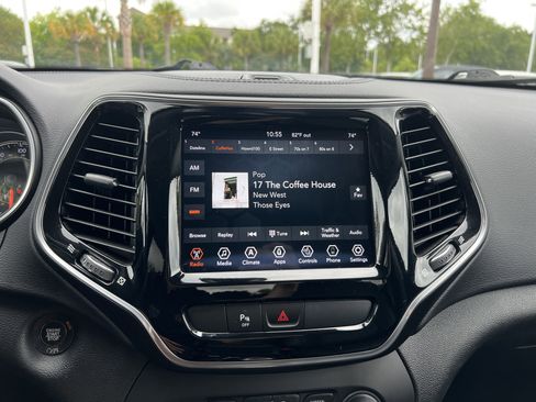 Used 2020 Jeep Cherokee Limited AWD/4WD image 23