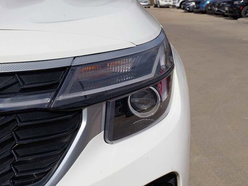 Certified 2024 Kia Seltos S image 3