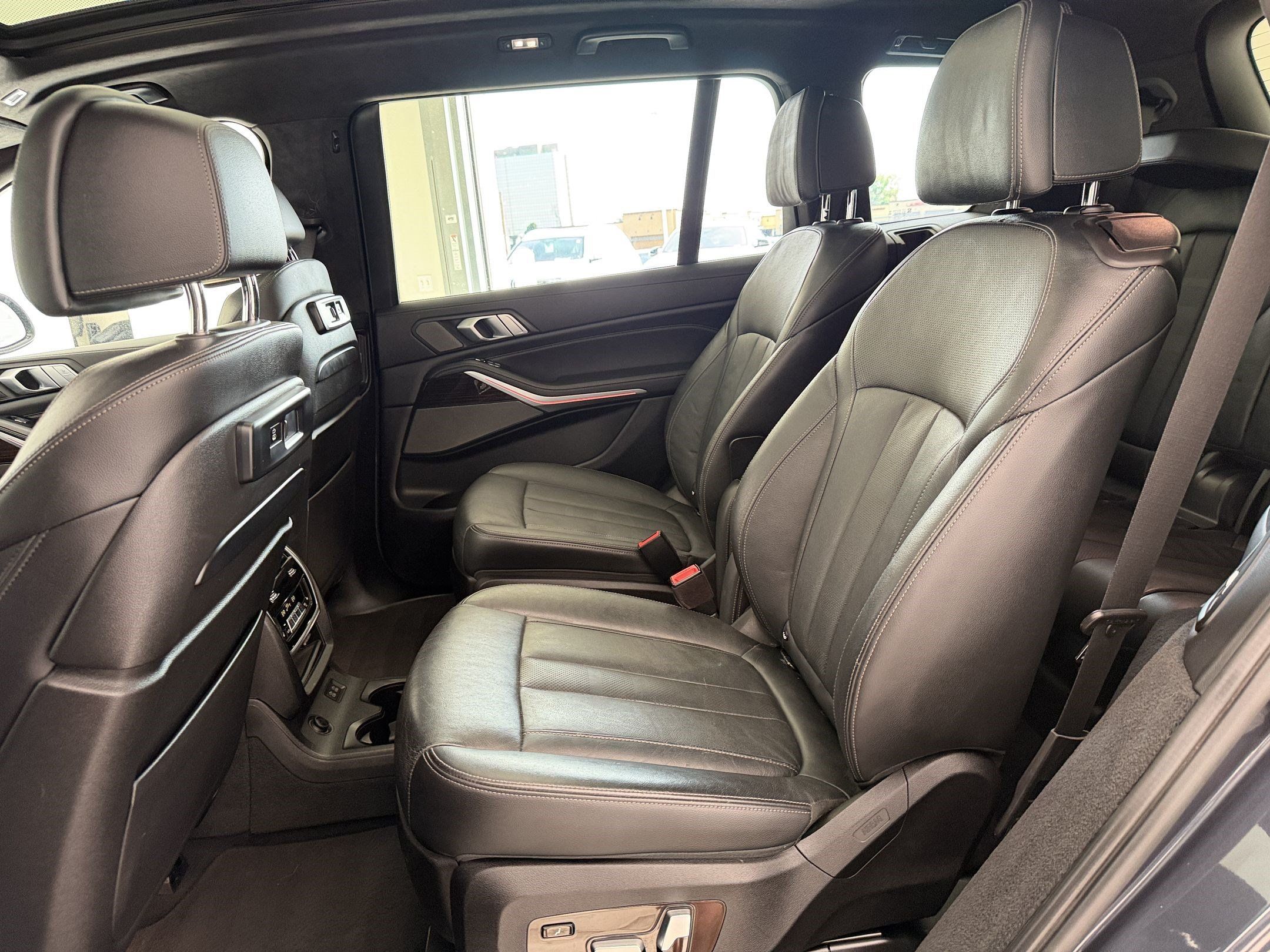 Used 2021 BMW X7 M50i w/ Executive Package AWD/4WD image 23