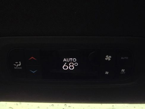 Used 2021 Chrysler Pacifica Touring-L w/ Uconnect Theater Family Group FWD image 36