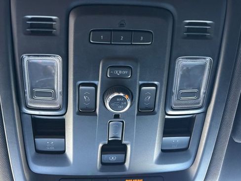 Used 2024 GMC Yukon SLT w/ SLT Premium Package RWD image 36