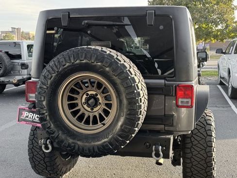 Used 2016 Jeep Wrangler Unlimited Rubicon image 6