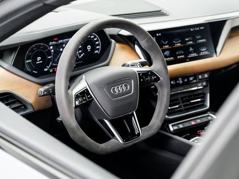 Used 2022 Audi e-tron GT Premium Plus image 9