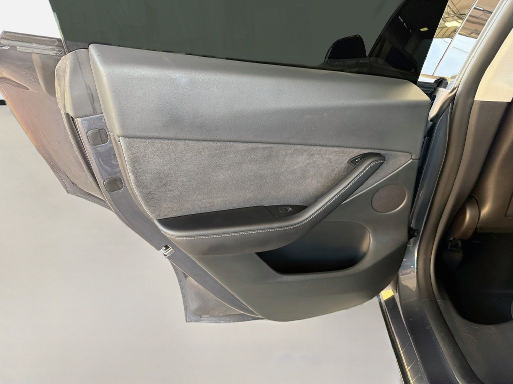 Used 2022 Tesla Model Y Performance AWD/4WD image 27