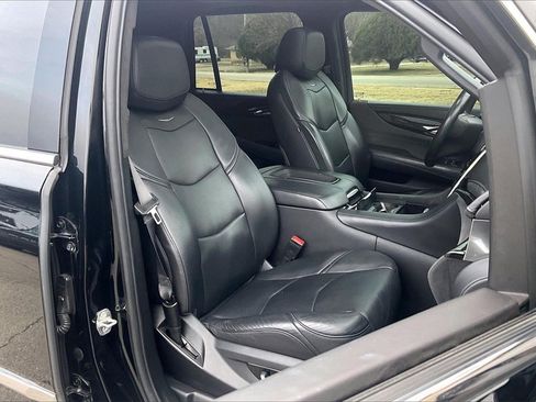 Used 2020 Cadillac Escalade Platinum image 7