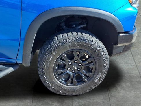 Used 2023 Chevrolet Silverado 1500 ZR2 w/ Technology Package image 9