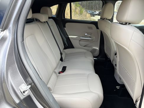 Used 2025 Mercedes-Benz GLA 250 4MATIC image 15