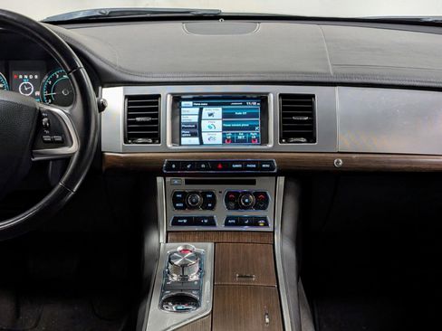 Used 2014 Jaguar XF 3.0 image 22