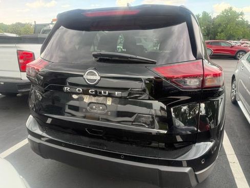 Used 2024 Nissan Rogue S FWD image 8
