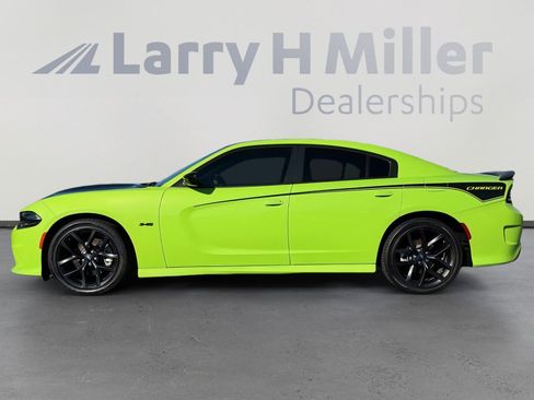 Used 2023 Dodge Charger R/T w/ Blacktop Package image 2