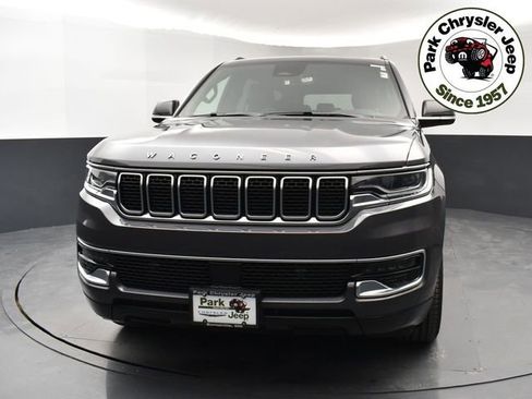 Used 2023 Jeep Wagoneer L 4WD w/ Premium Group I image 2
