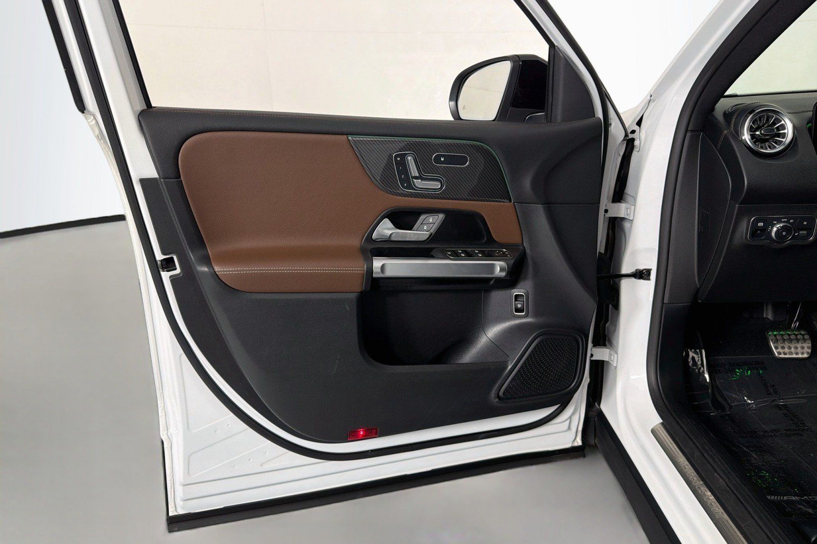 Used 2023 Mercedes-Benz GLB 250 image 20