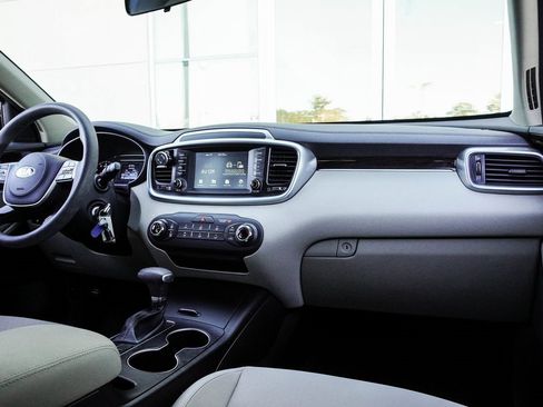 Used 2020 Kia Sorento LX image 15
