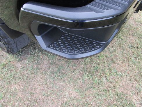 Used 2024 GMC Sierra 2500 AT4 w/ AT4 Premium Plus Package image 13