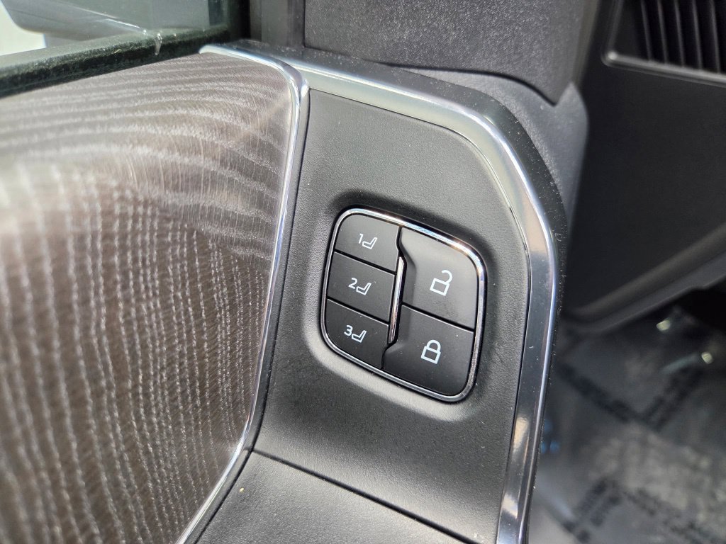 Used 2025 Ford F250 Platinum AWD/4WD image 21