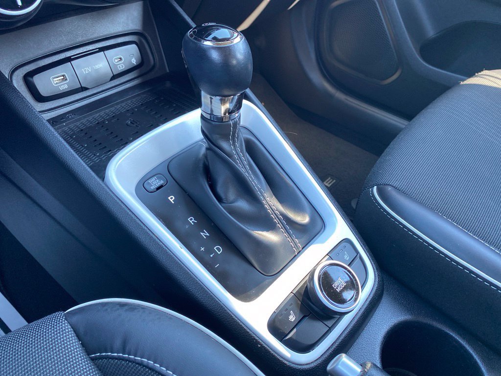 Certified 2024 Hyundai Venue Limited FWD image 18