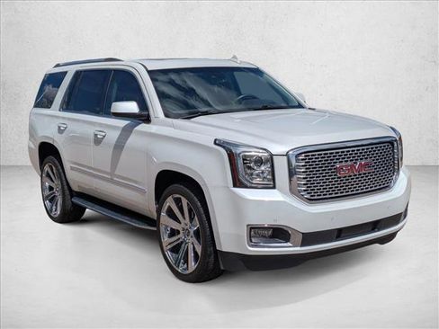 Used 2017 GMC Yukon Denali image 3