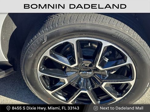 Used 2023 Chevrolet Suburban RST w/ Luxury Package image 10