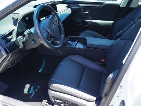 Used 2025 Lexus ES 300h w/ Premium Package FWD image 7