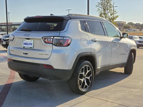 Used 2025 Jeep Compass Limited AWD/4WD image 5