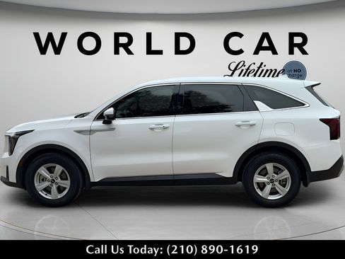 Used 2025 Kia Sorento LX FWD image 4