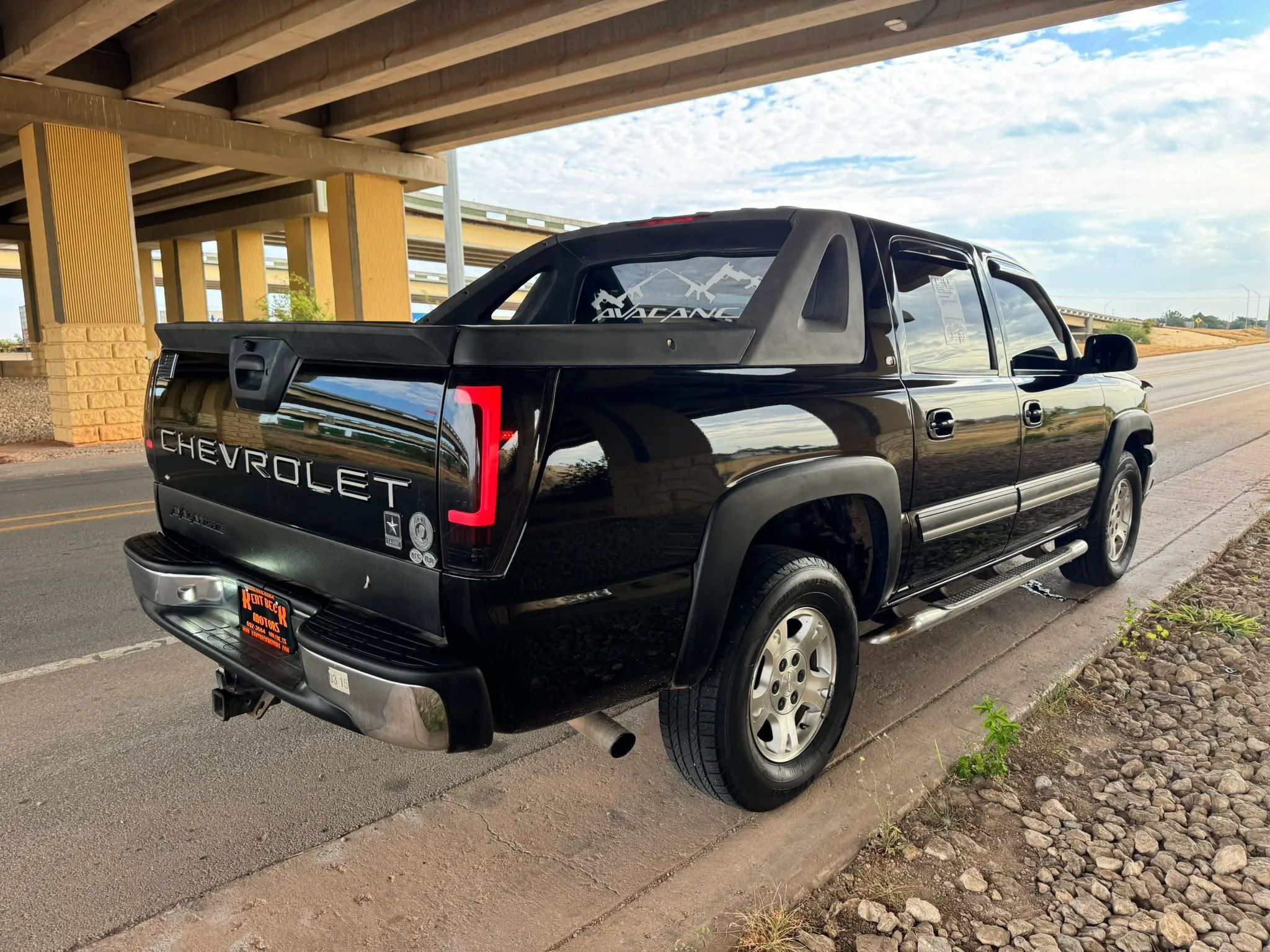 Used 2005 Chevrolet Avalanche Z66 w/ Sun And Sound Package RWD image 3