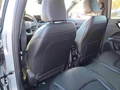 New 2026 Jeep Compass Latitude image 22