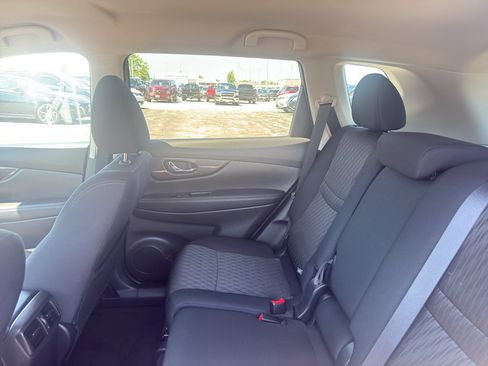 Used 2018 Nissan Rogue SV AWD/4WD image 32
