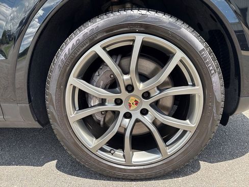 Used 2023 Porsche Cayenne Platinum Edition AWD/4WD image 46