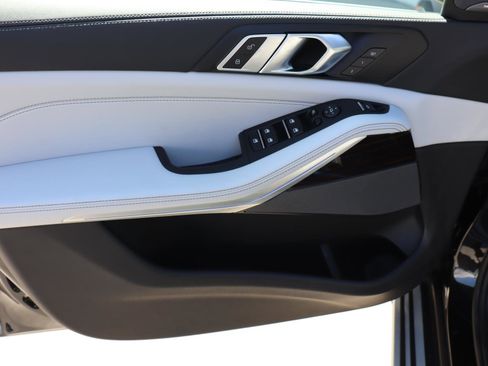 Used 2025 BMW X5 sDrive40i w/ Premium Package image 15