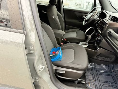 Used 2021 Jeep Renegade Latitude AWD/4WD image 26