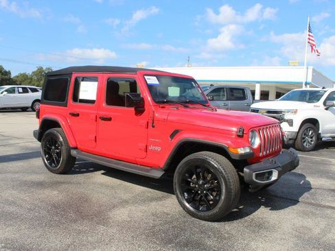 Used 2020 Jeep Wrangler Unlimited Sahara image 3