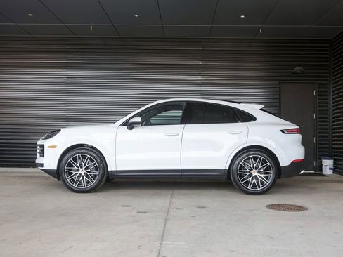 New 2025 Porsche Cayenne Coupe image 2