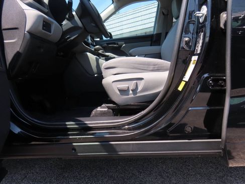 Used 2020 Toyota Highlander LE AWD/4WD image 12